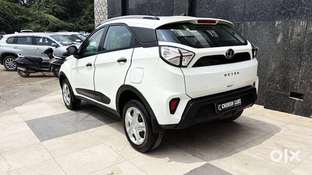 Tata Nexon 1.2 Revotron Xma Amt (s), 2023, Petrol