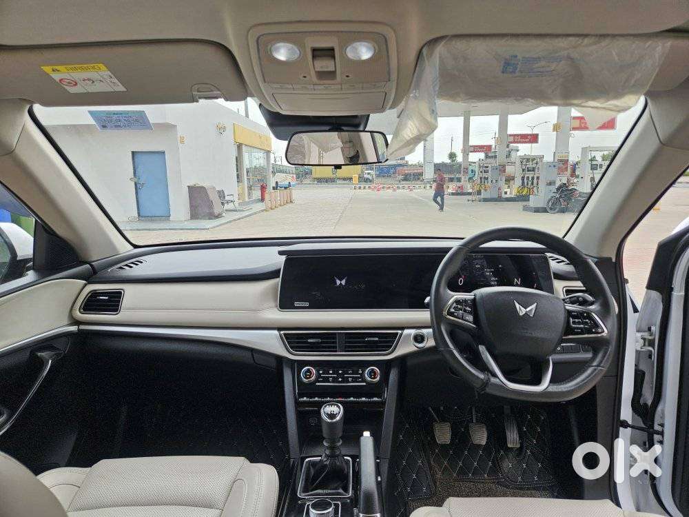 Mahindra Xuv700 2.2 Ax 7 Diesel Mt Str, 2025, Diesel