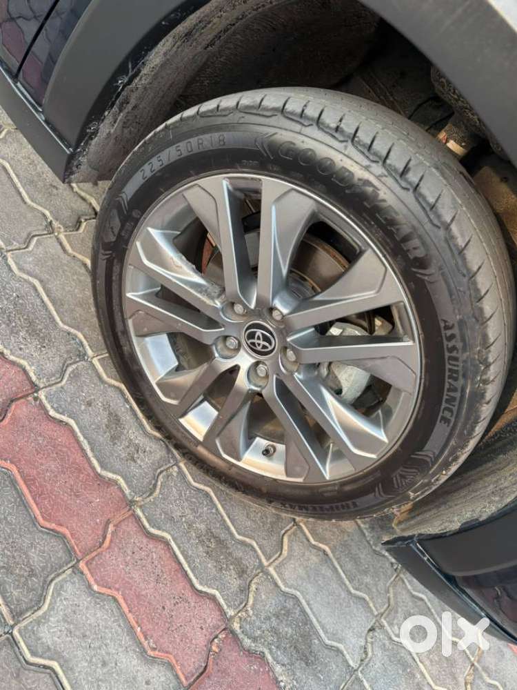 Toyota Innova Hycross 2.0 Zx (o) Hybrid 7 Str, 2025, Petrol