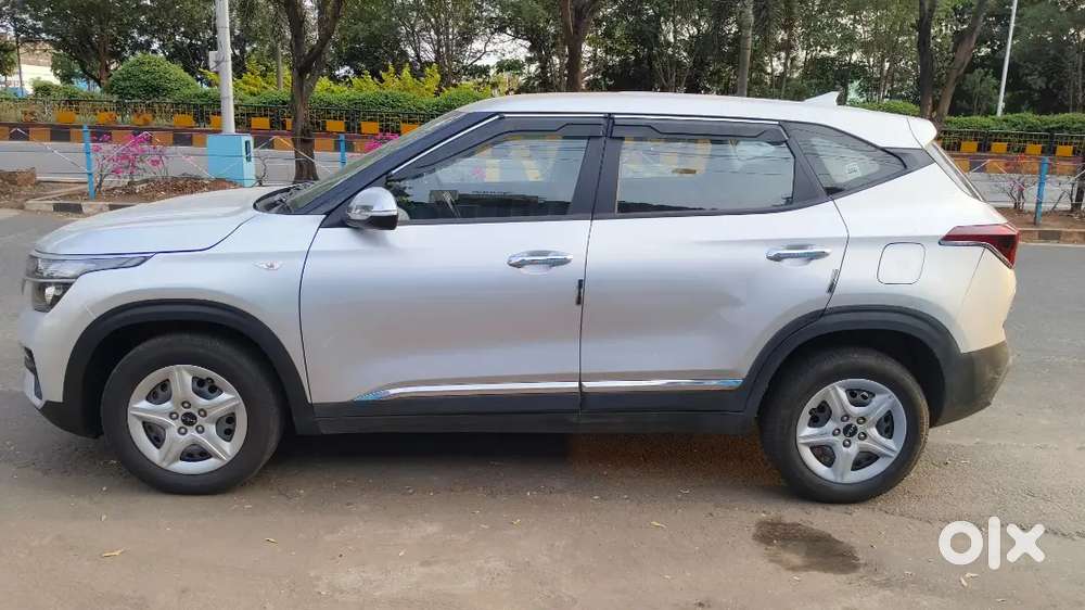 Kia Seltos Petrol 2023 Showroom Track Service