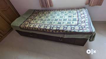 Diwan with storage deals olx