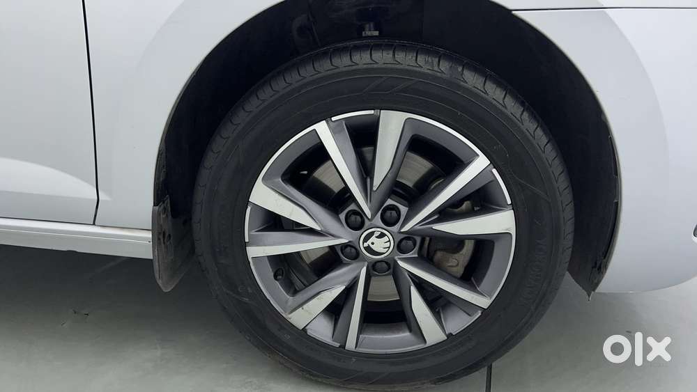 Skoda Slavia Style 1.0l Tsi Mt, 2022, Petrol