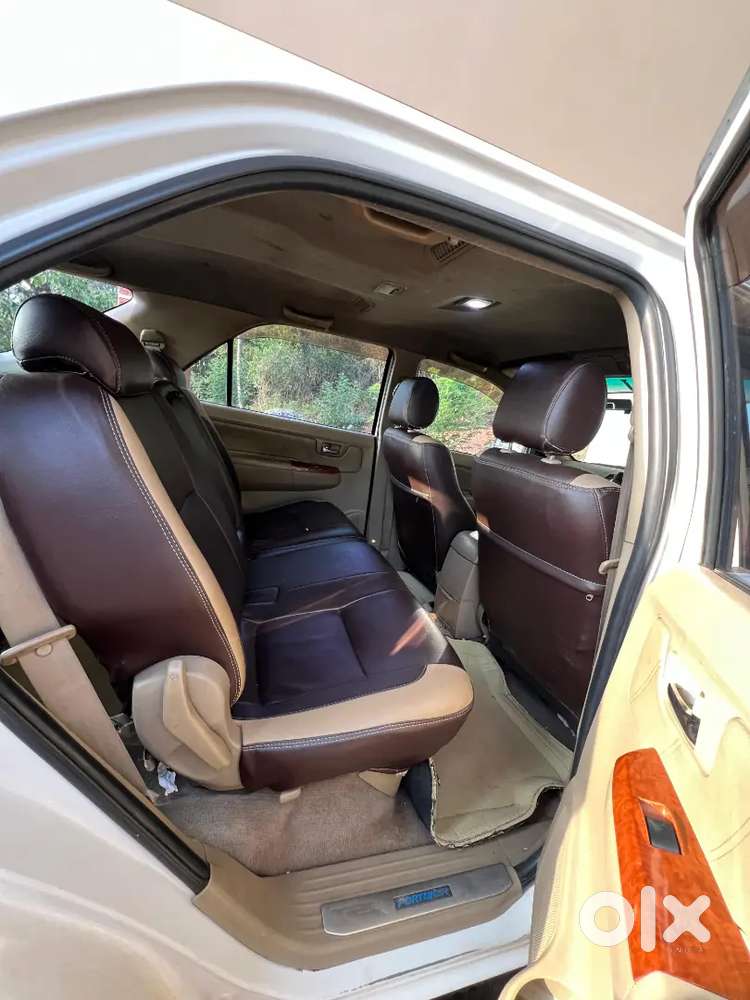 Toyota Fortuner Legender 2010 Diesel 195000 Km Driven