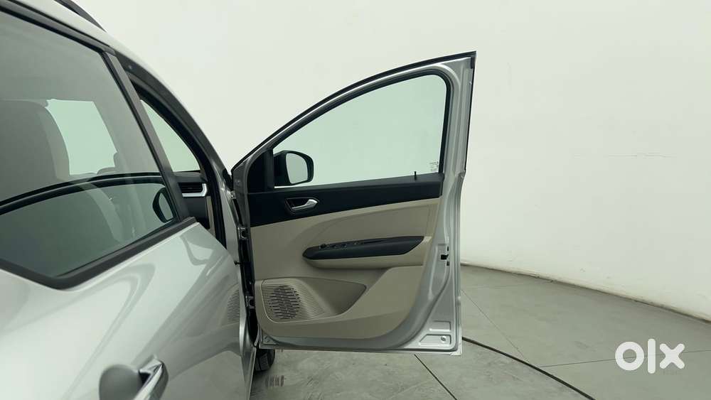 Renault Triber Rxz, 2024, Petrol