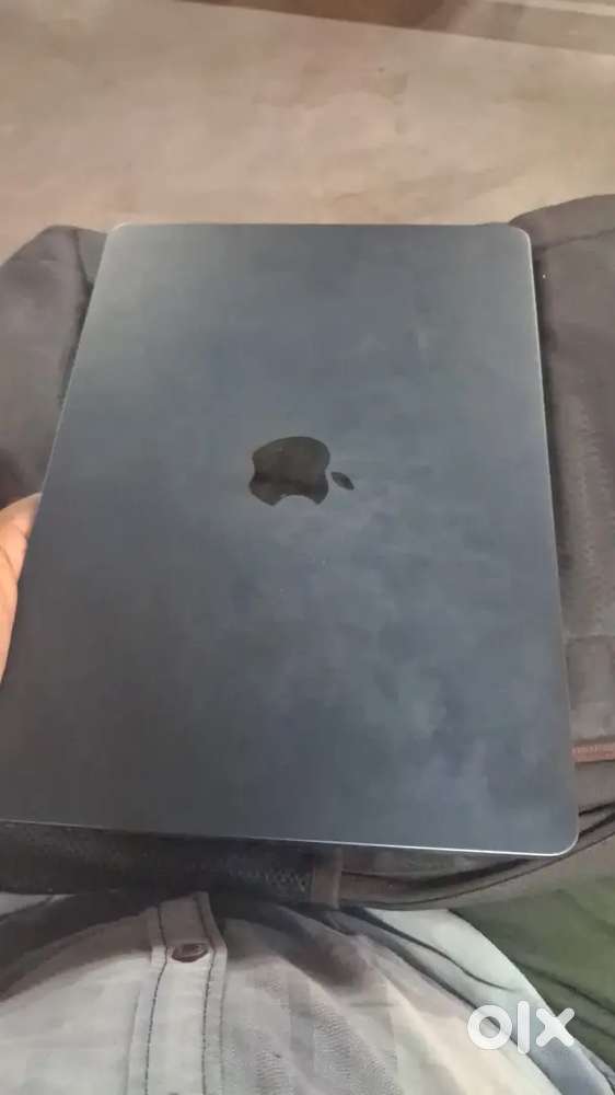 Apple macbook m4 6 months old