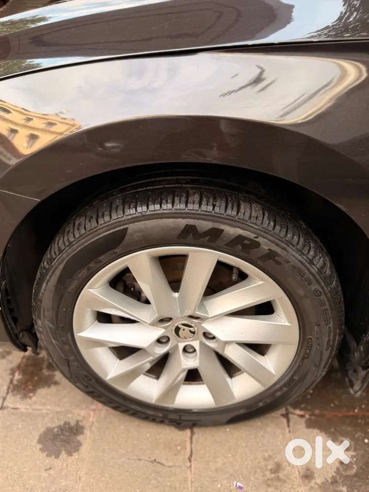 Skoda Superb 2017 L&kpetrol 28000 Km Driven