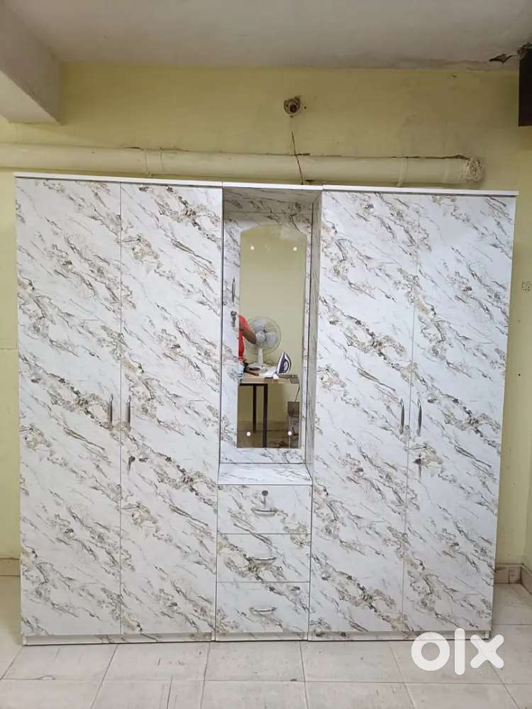 5 door wardrobe (free delivery)
