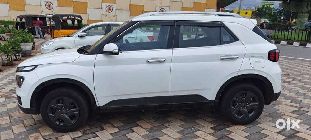 Hyundai Venue 1.2 S (o), 2023, Petrol