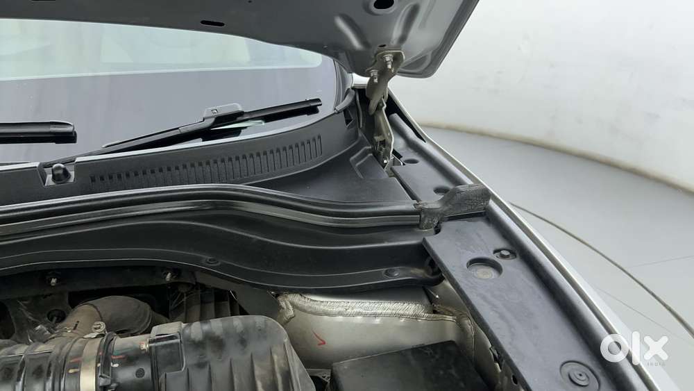 Mahindra Xuv700 2.0 Ax 5 Petrol At Str, 2022, Petrol