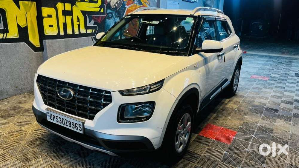 Hyundai Venue 2021 Petrol 23800 Km Driven