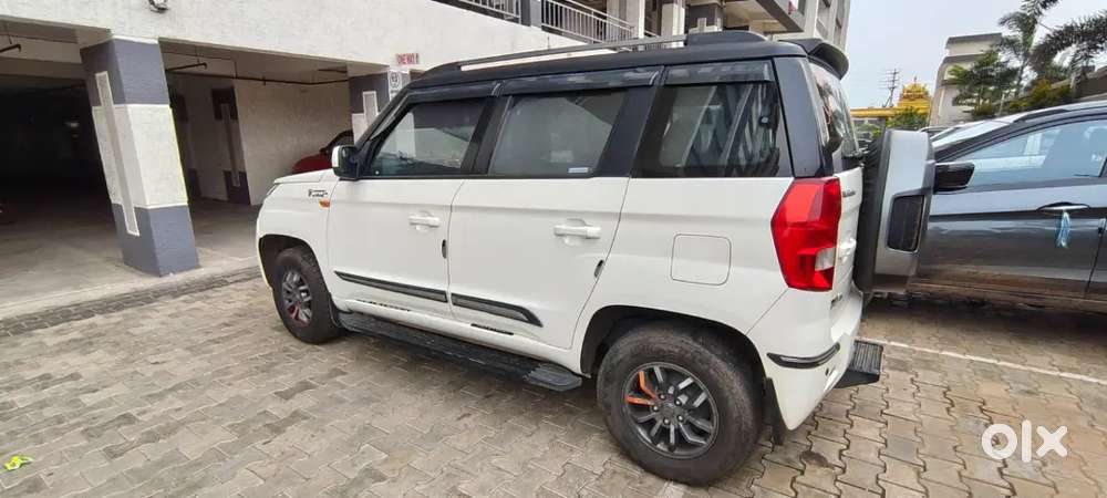 Mahindra Tuv 300 T10 Top End Car And Well Maintained Suv For Sale.