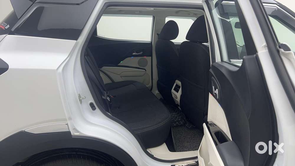 Mahindra Xuv 3xo Ax5l 1.2 Petrol At, 2024, Petrol