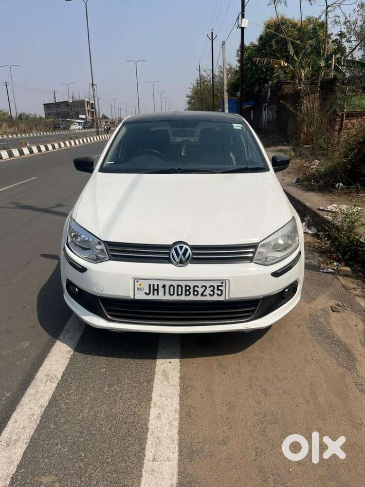 Touchscreen Infotainment System Reverse Parking Camera