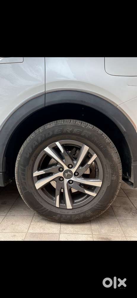 Mahindra Xuv700 Petrol 2022 Under Warranty