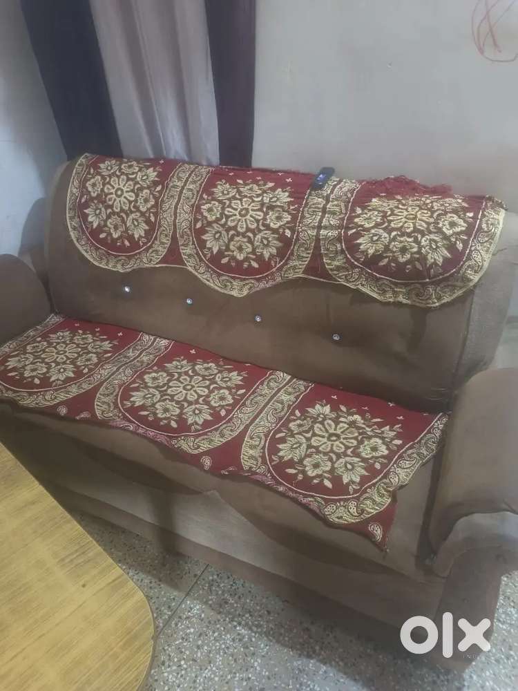 5 seaters sofa