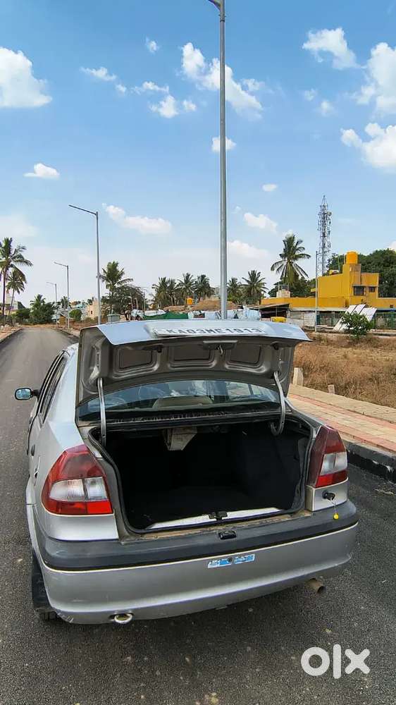 Ford Ikon Clxi Petrol 2005