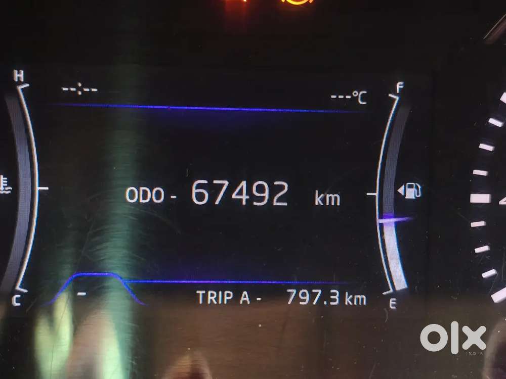 Mahindra Marazzo M6 8 2018