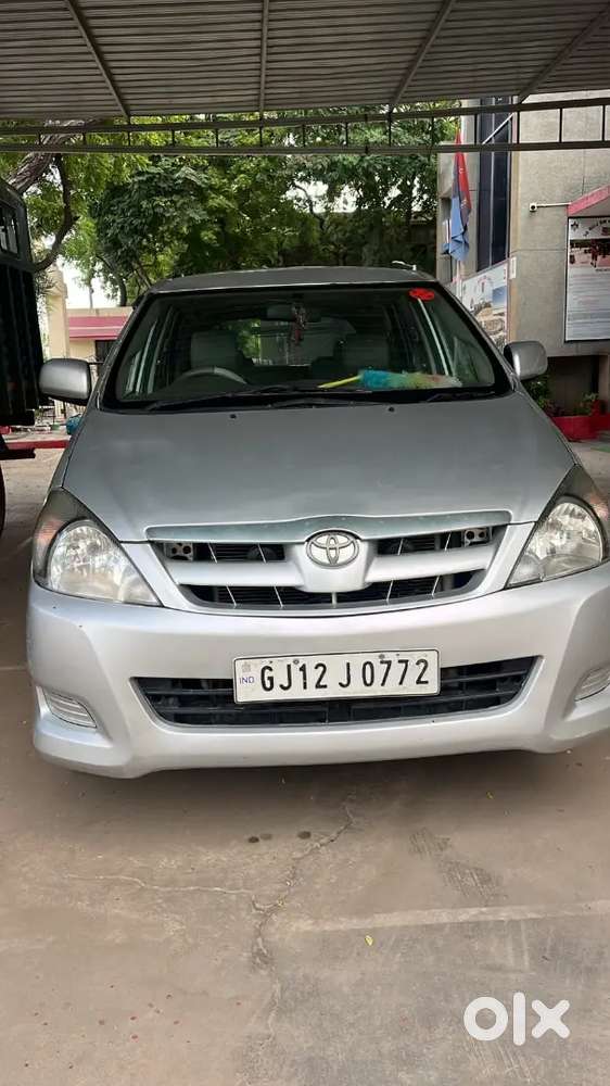 Toyota Innova Hycross 2005 Variant 7s