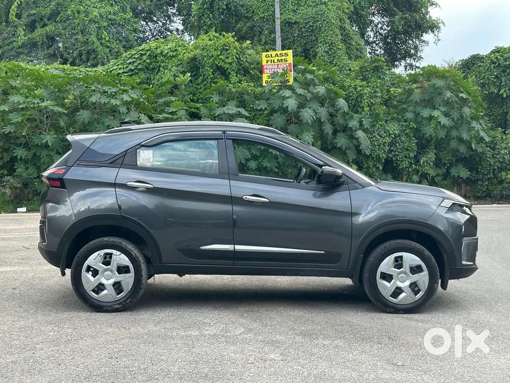 Tata Nexon Pure (s) 1.2 Petrol 6amt, 2024, Petrol
