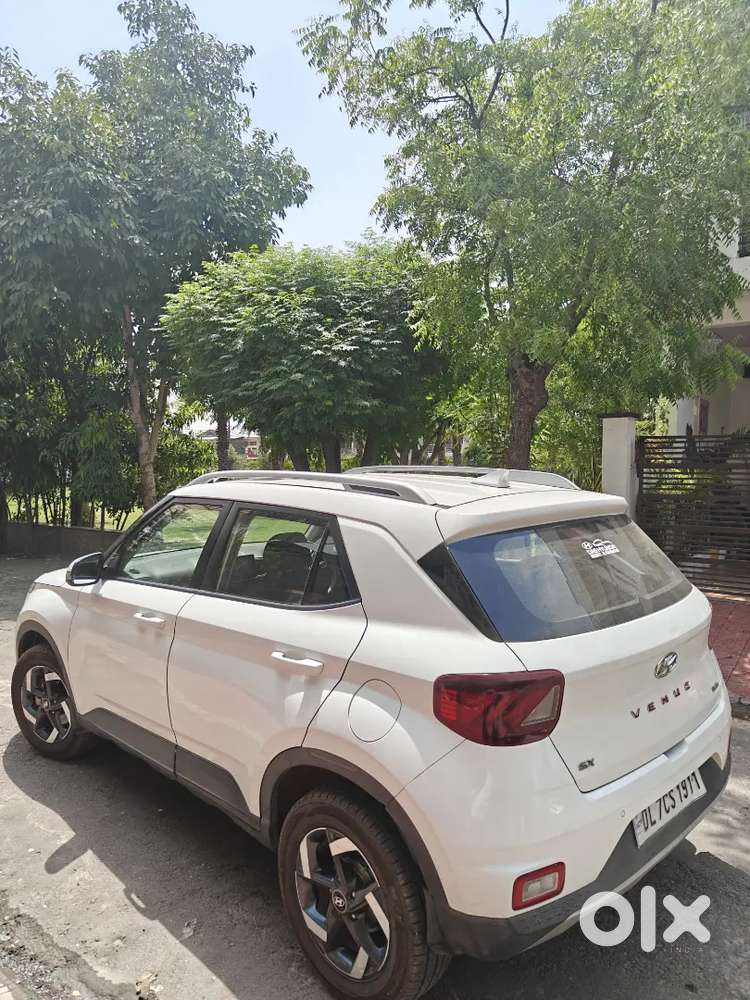 Hyundai Venue 2021 Petrol 67000 Km Driven