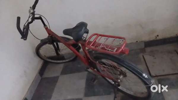 Hero cycle in red colour ,Price Negotiable