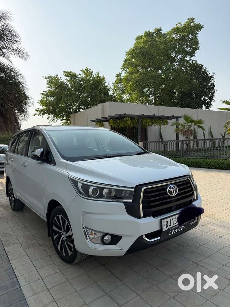 Toyota Innova Crysta 2025