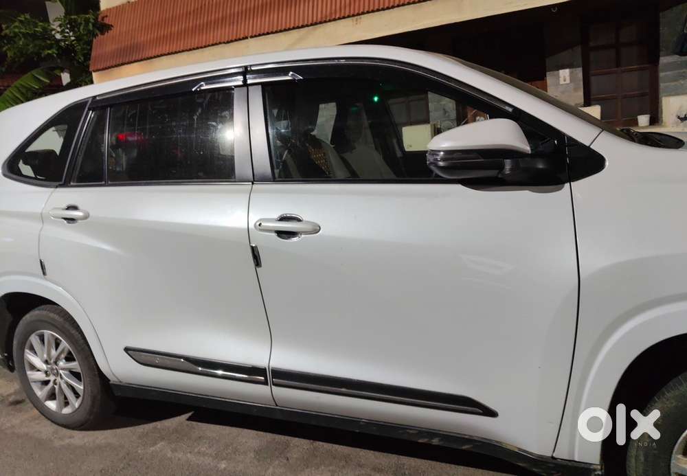 2024 Innova Hycross Petrol Automatic