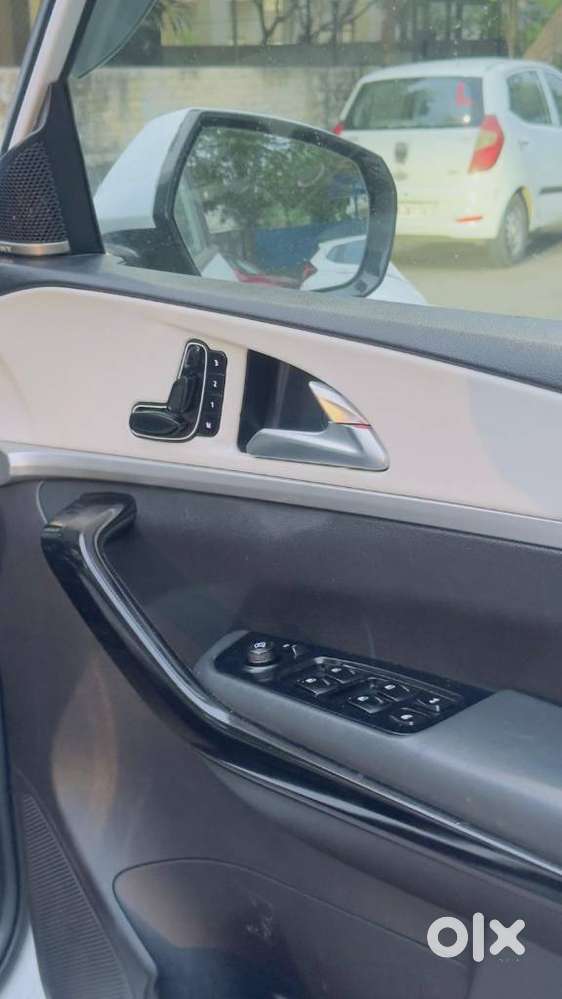 Mahindra Xuv700 2.2 Ax 7 Diesel At Luxury Pack Str, 2023, Diesel