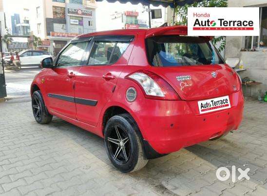 Maruti Suzuki Swift Vxi Optional, 2017, Petrol