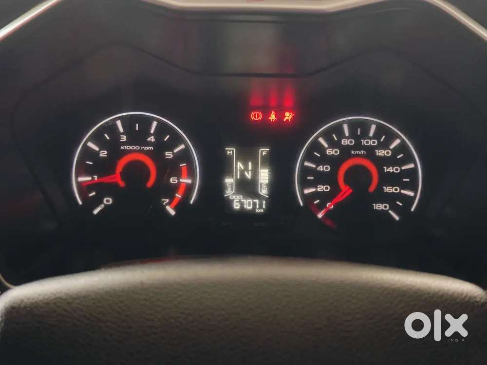 Mahindra Kuv 100 K8 Top Model With Alloy Wheels And Double Arm Rest