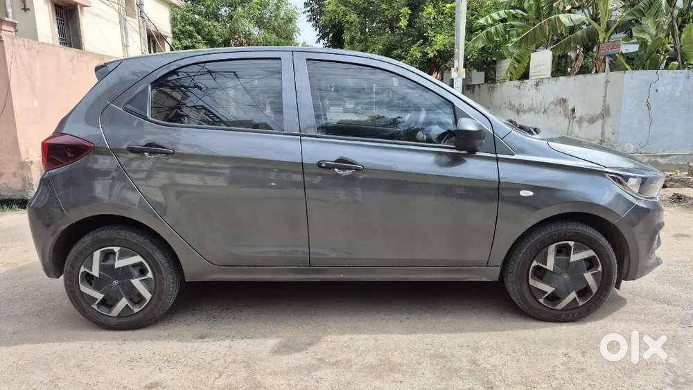 Tata Tiago Revotron Xm 2025 Car