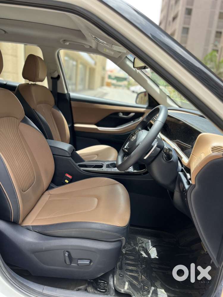 Hyundai Alcazar 2.0 Signature (o) Petrol At 7 Str, 2025, Petrol