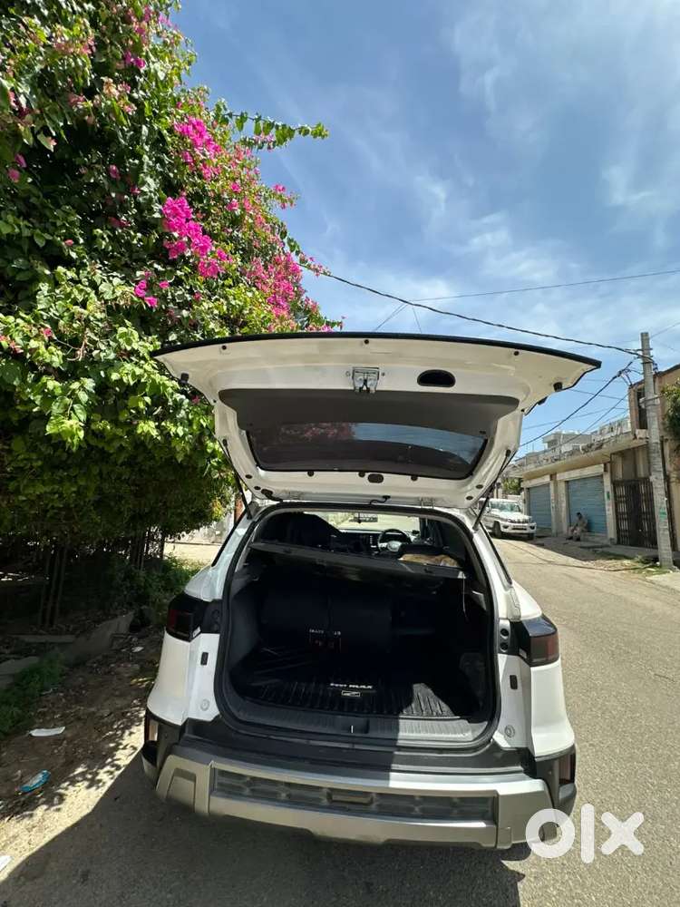 (s) Option White Color All Good Doctor Driven Car