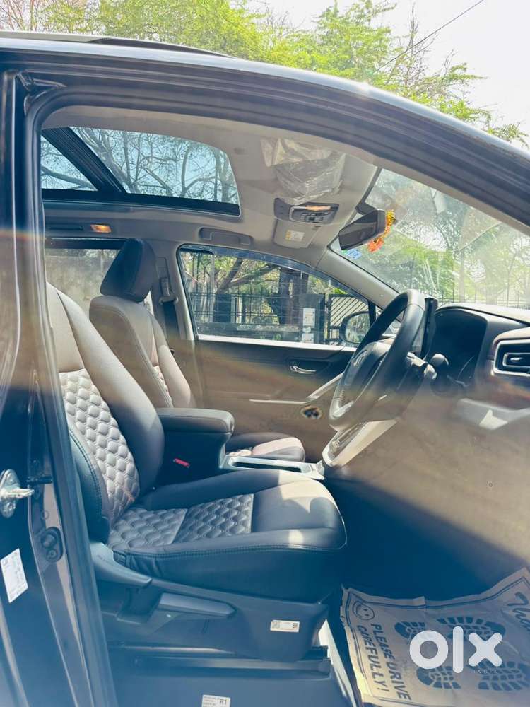 Toyota Innova Hycross 2.0 Vx Hybrid 7 Str, 2025, Petrol