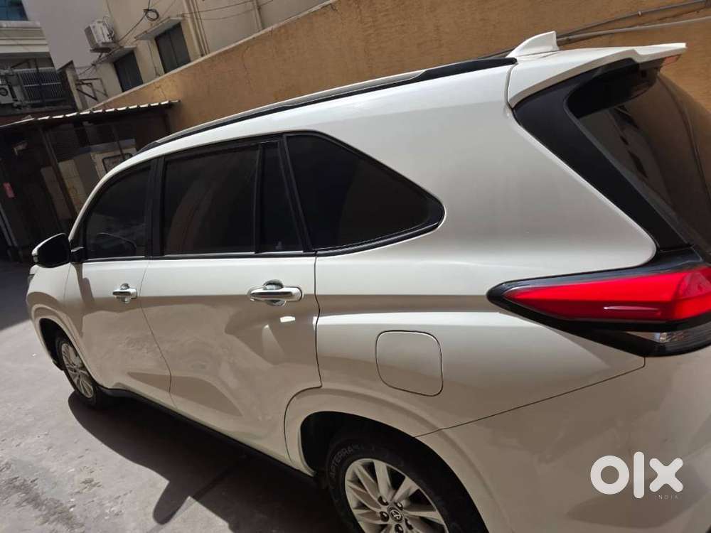 Toyota Innova Hycross 2023 Petrol Well Maintained