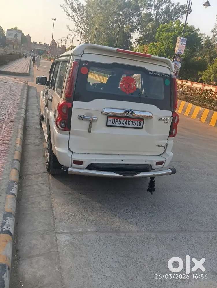 New Lena Hai Usi Liye Sell Kar Raha Hu