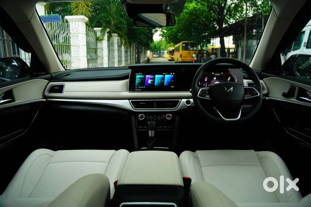 Mahindra Xuv700 2.0 Ax 7 Petrol At Luxury Pack Str, 2023, Petrol