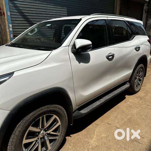 Toyota Fortuner 4x4 At - Super White In Crisp Condition
