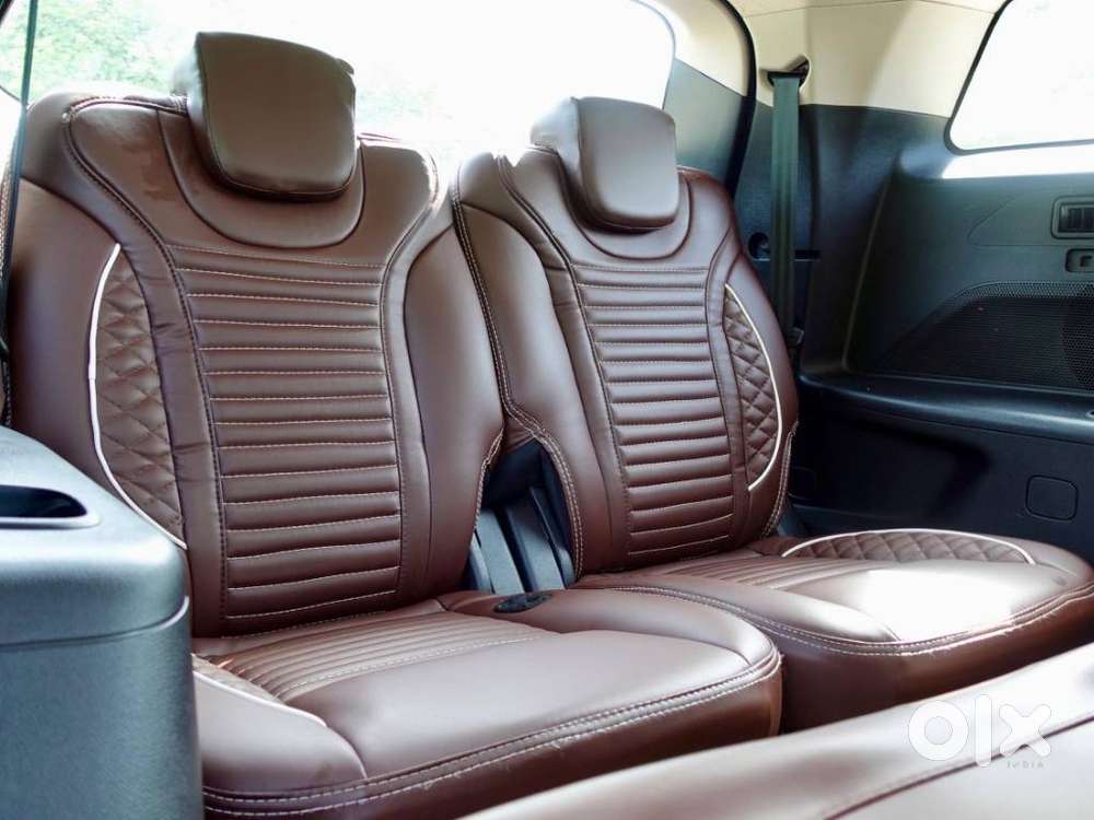 Mahindra Xuv700 2.0 Mx Petrol Mt 5 Str, 2024, Petrol