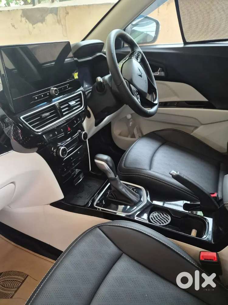 Mahindra Xuv 3xo Revx Petrol 2025