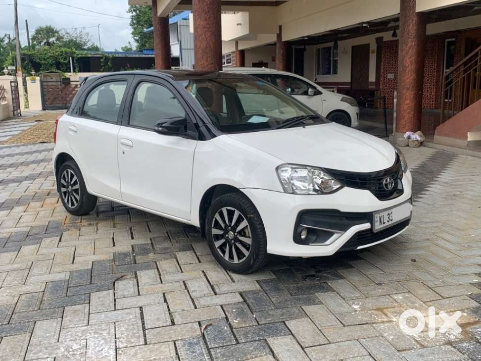 Toyota Etios Liva V Dual Tone, 2019, Petrol