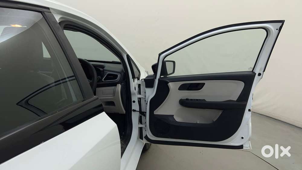 Tata Altroz 1.2 Xma Plus, 2025, Petrol