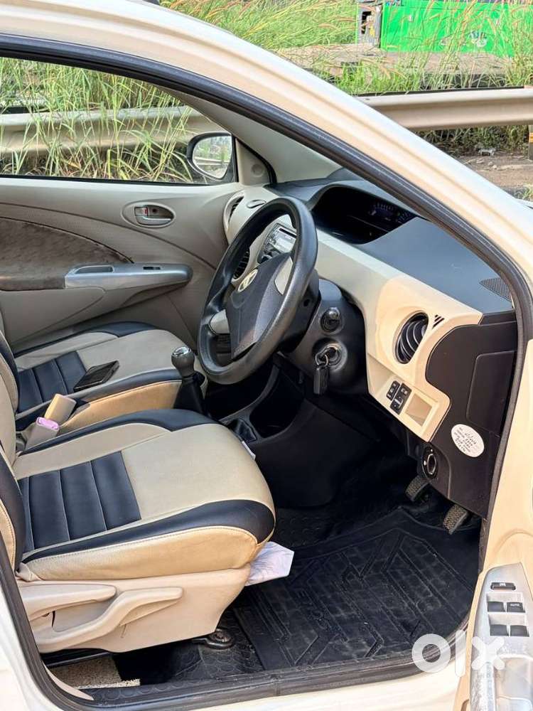 Toyota Etios Liva 1.2 V, 2016, Petrol