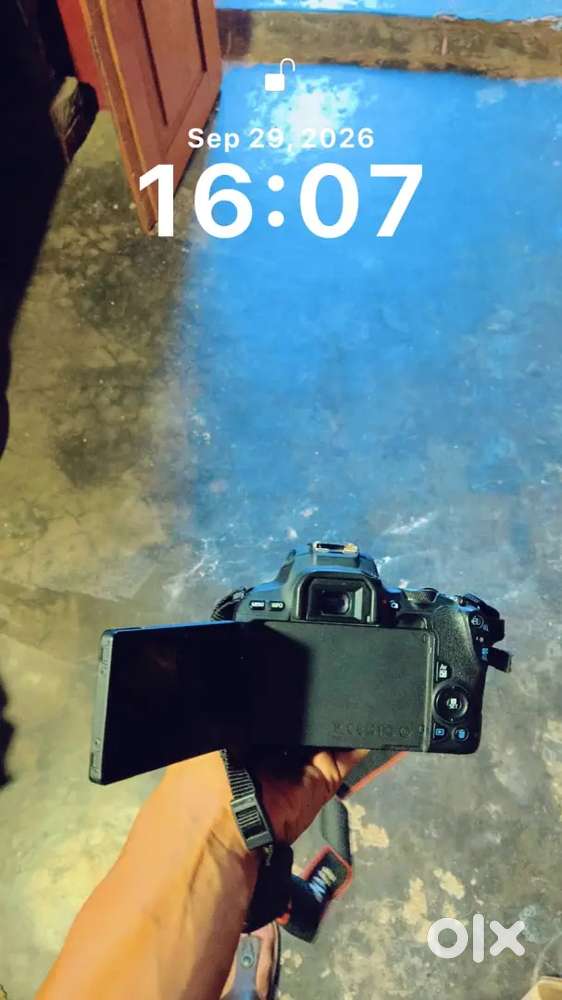 Cannon 200d with battery charger bag