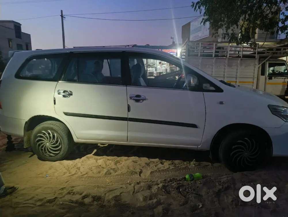 Toyota Innova Hycross 2012 Diesel 200000 Km Driven