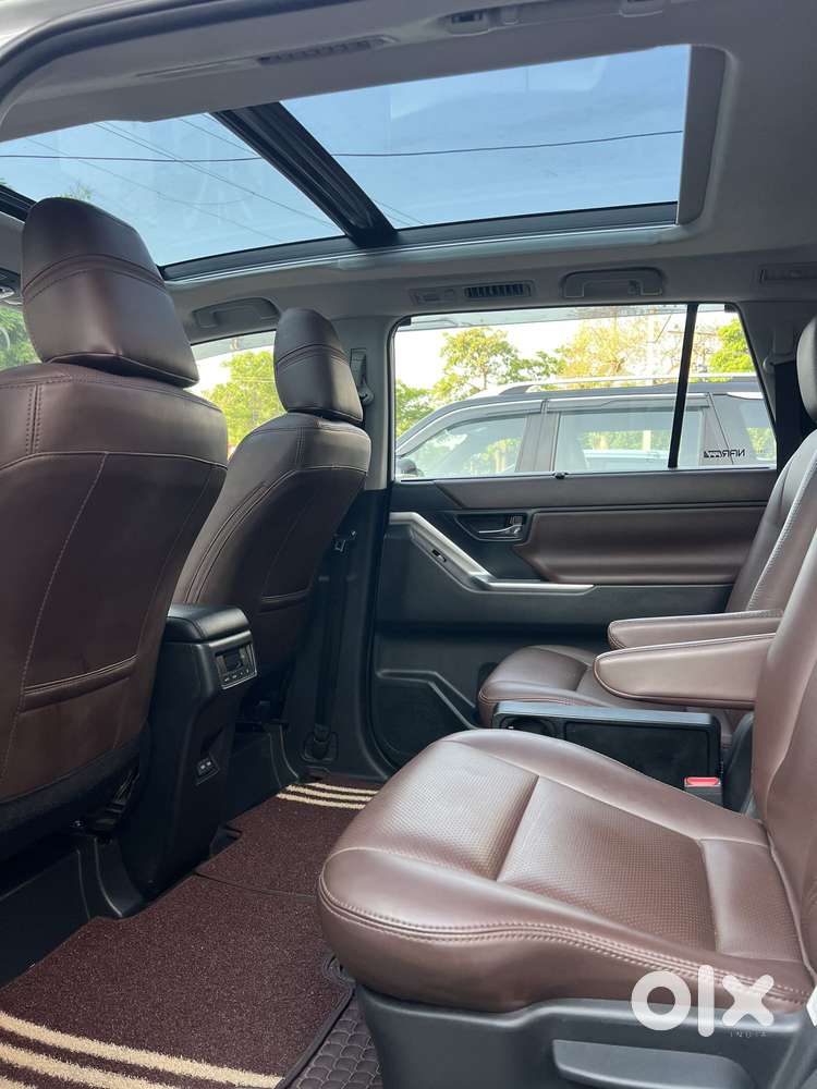 Toyota Innova Hycross 2.0 Vx (o) Hybrid 7 Str, 2025, Petrol