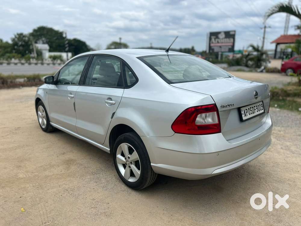 Skoda Rapid 1.5 Tdi At Ambition Plus, 2015, Diesel