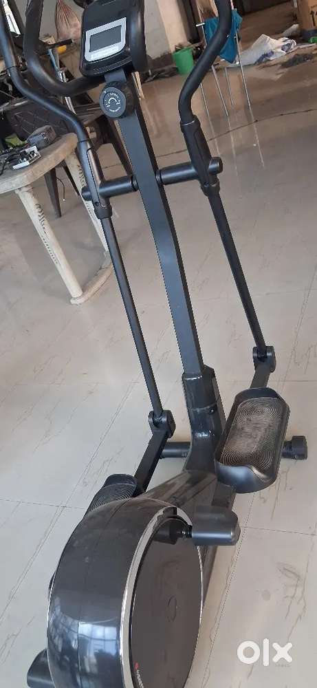 Cross trainer