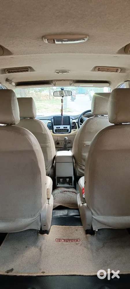 Toyota Innova 2010 Diesel Well Maintained