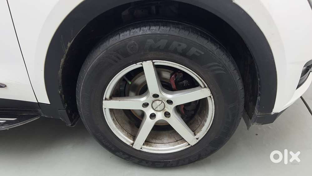 Mahindra Xuv700 2.0 Ax 3 Petrol Mt 5 Str, 2022, Petrol